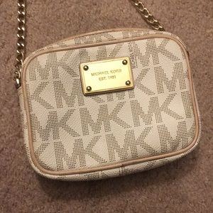 White monogram Michael Kors crossbody